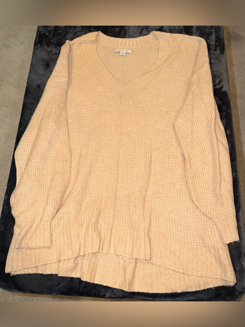 American Eagle Waffle Knit V-Neck Lightweight Knit Pullover Sweater in Beige